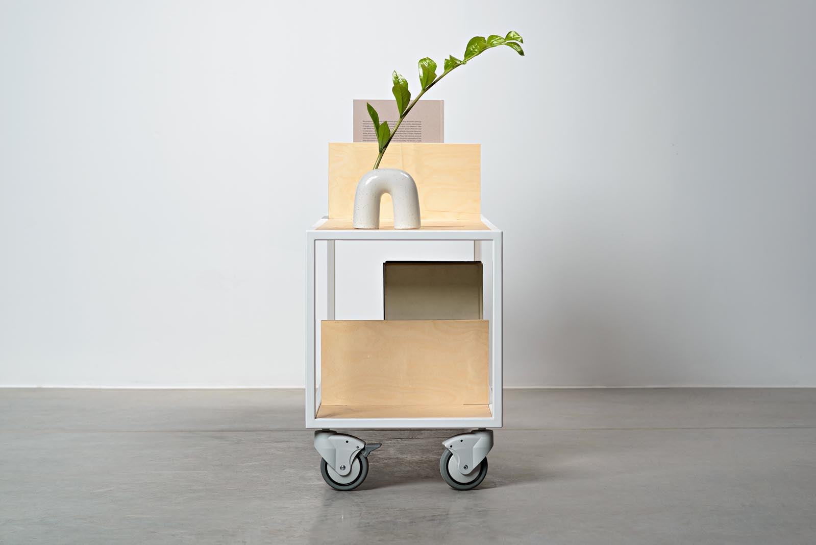 LOFT Decora: MOMI mobile shelf designed by Kolarz&Leśnodorska