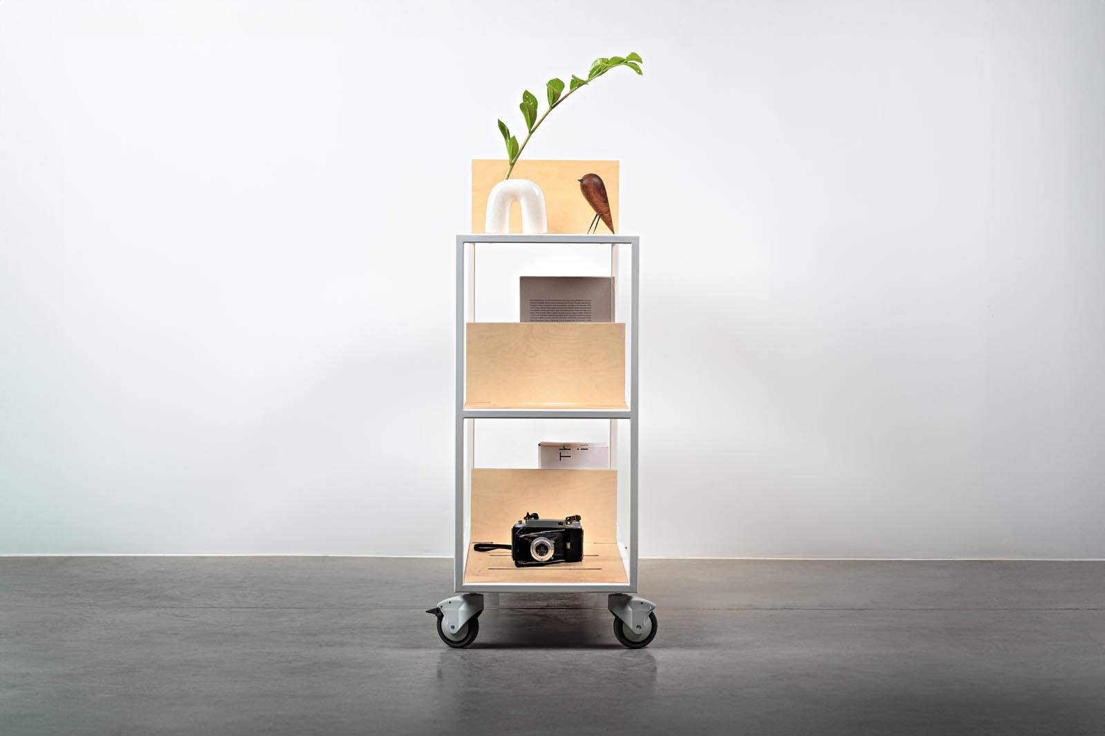 LOFT Decora: MOMI mobile shelf designed by Kolarz&Leśnodorska