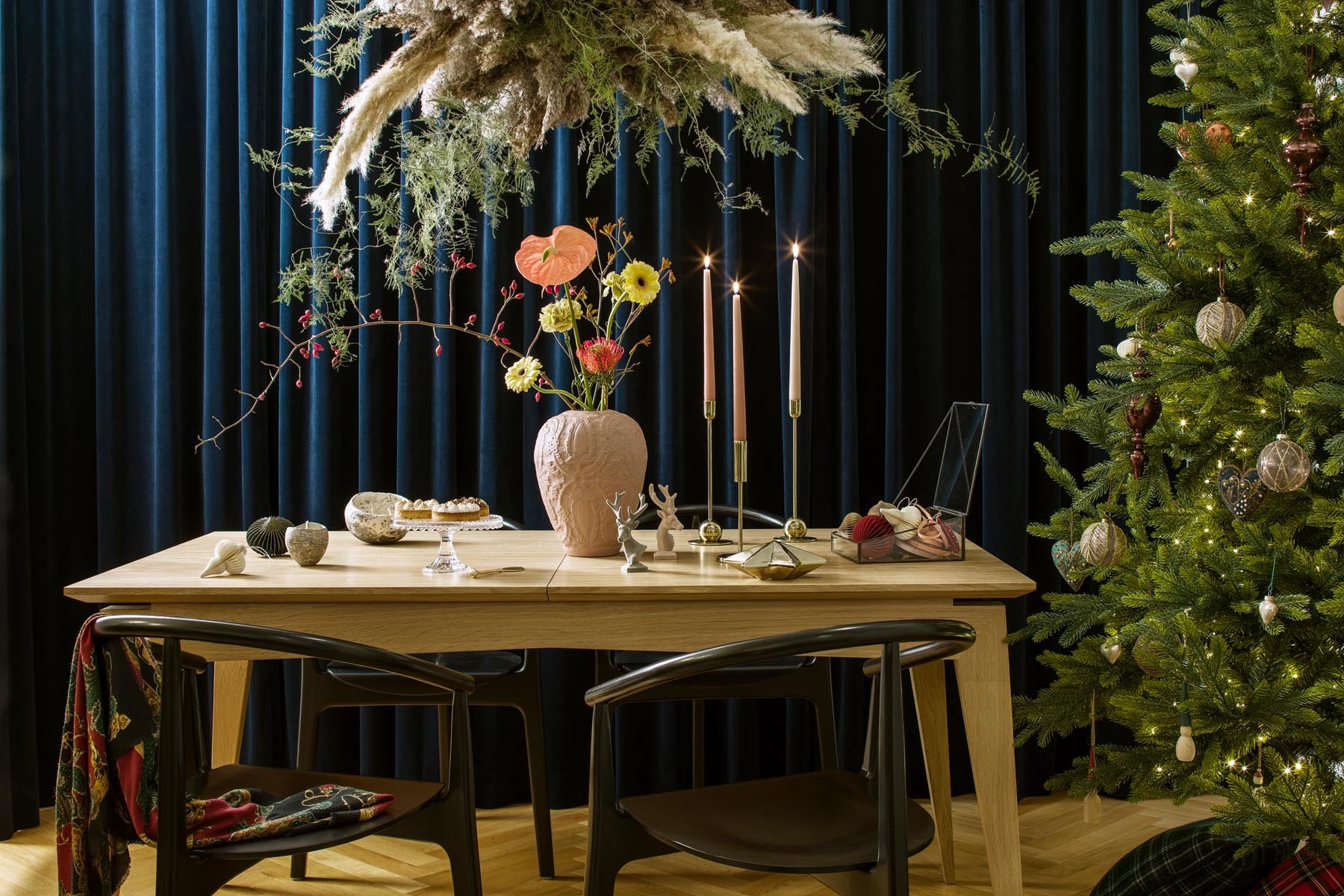 Wooden extendable table WIDEN x SWALLOW'S TAIL