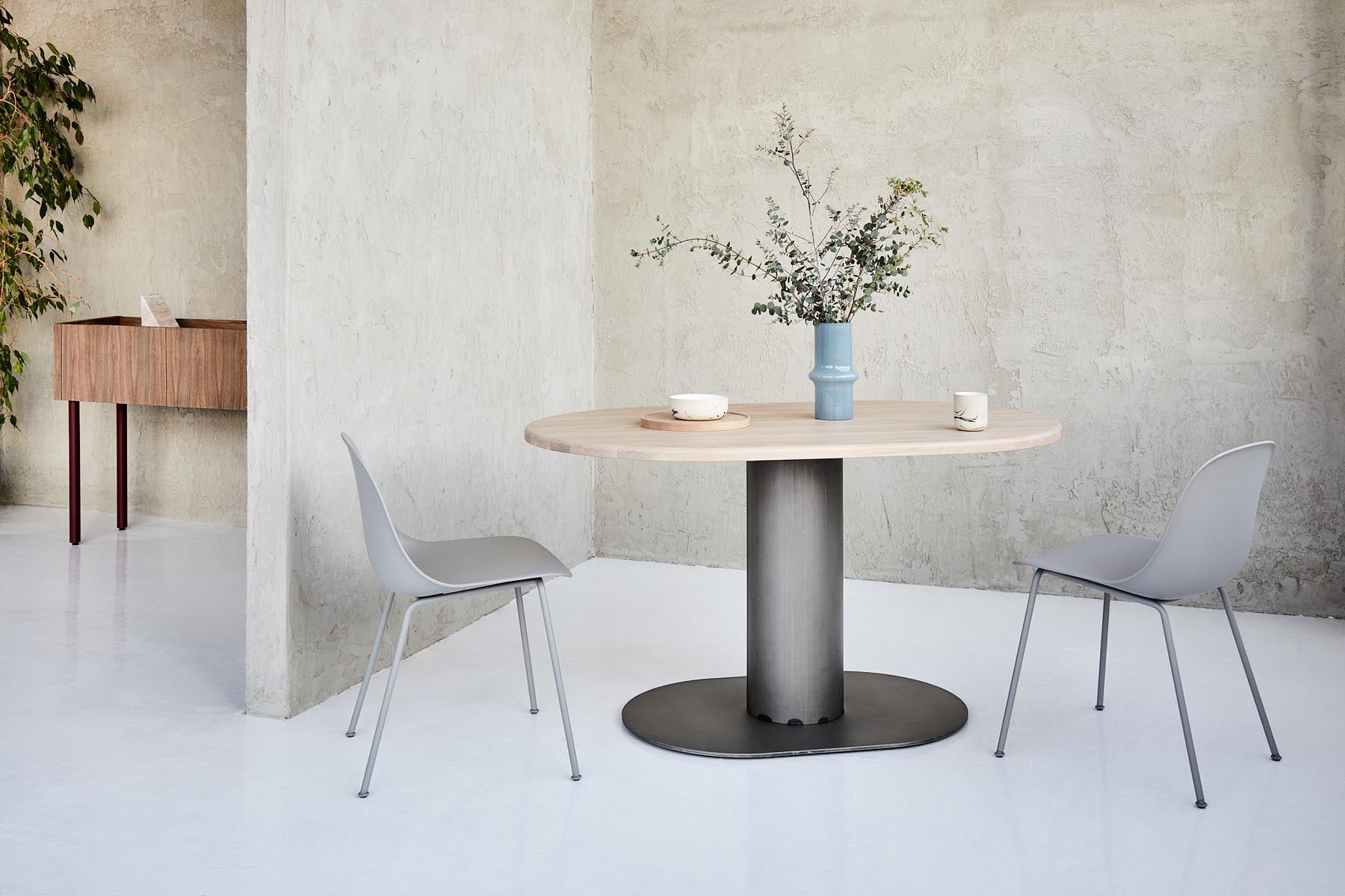 LOFT Decora: Stół owalny na cokole TOLI