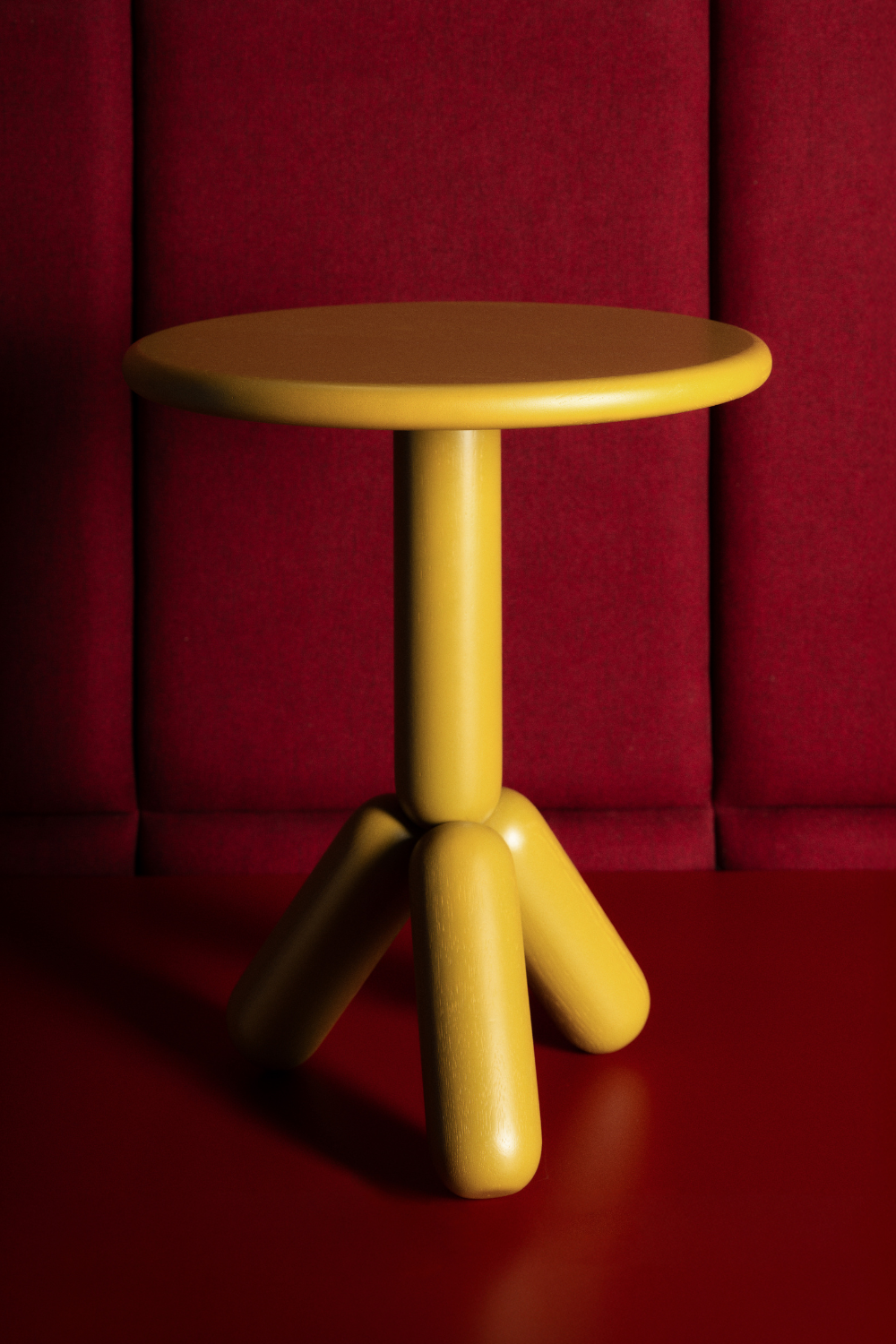 LOFT Decora: Stolik pomocniczy drewniany, toczony MATER proj. Pawlak&Stawarski