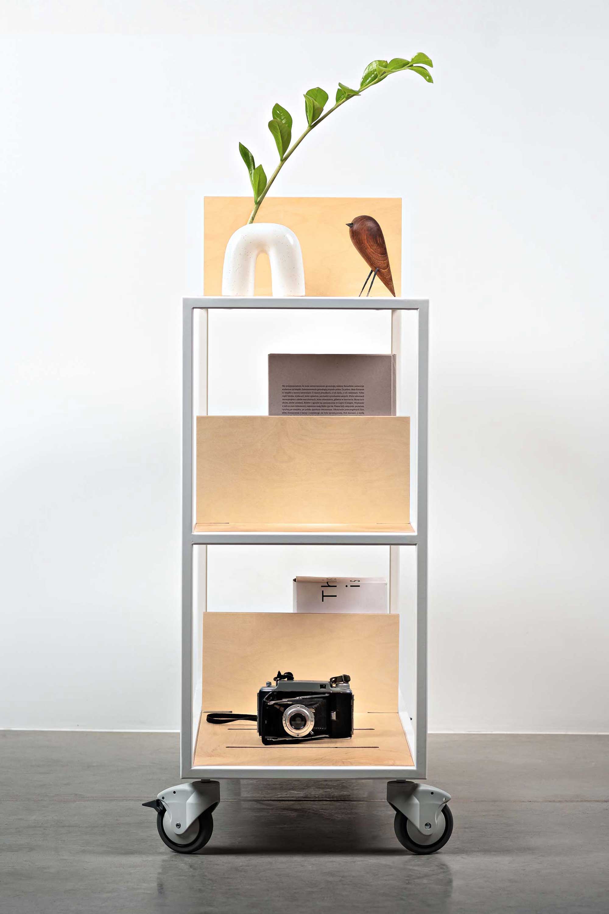 LOFT Decora: MOMI mobile shelf designed by Kolarz&Leśnodorska