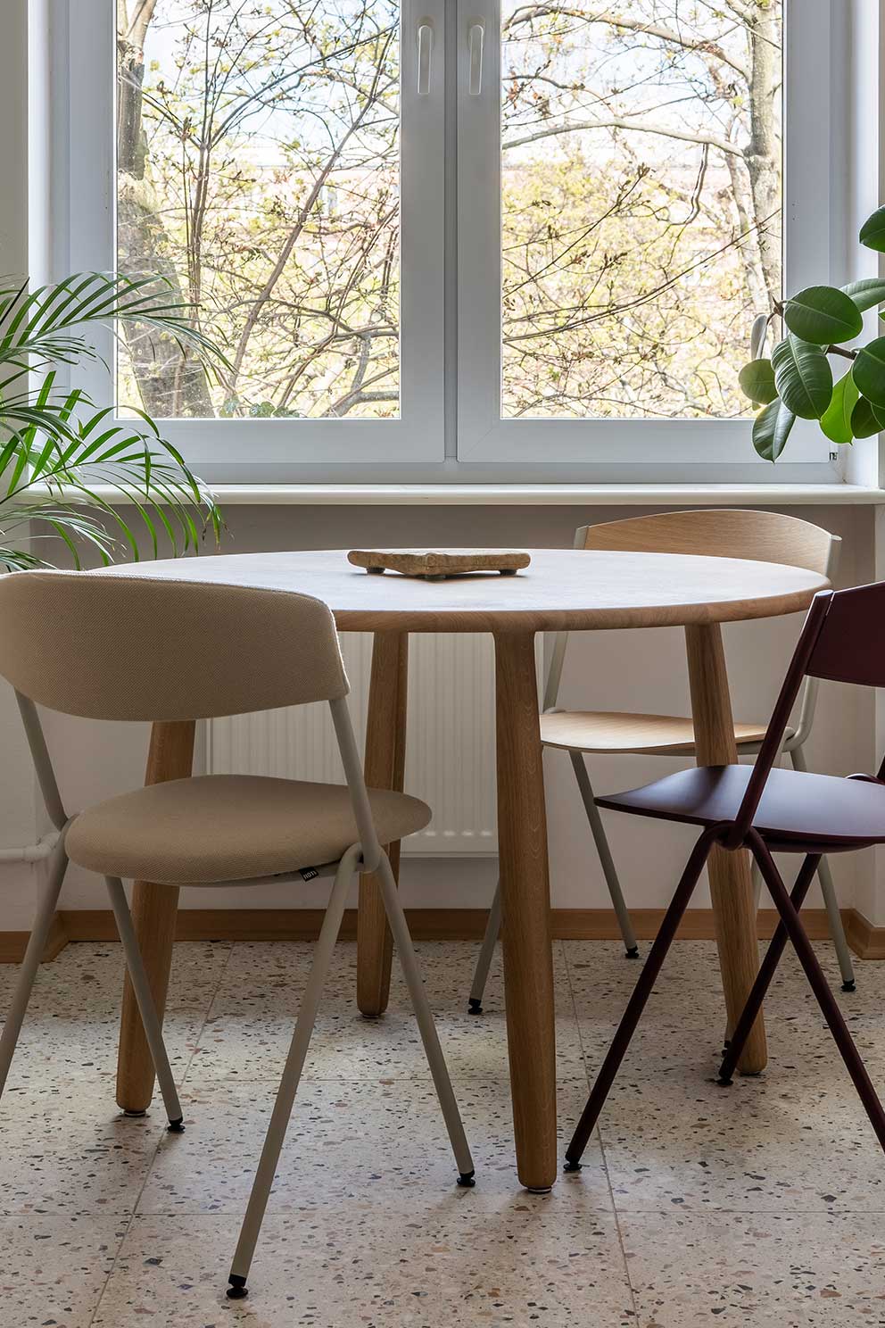 LOFT Decora: BOL dining table designed by Nikodem Szpunar