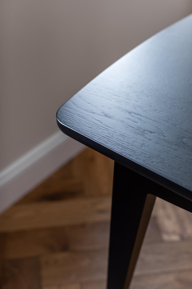 TAOZ x SWALLOW'S TAIL ausziehbarer Tisch aus Holz