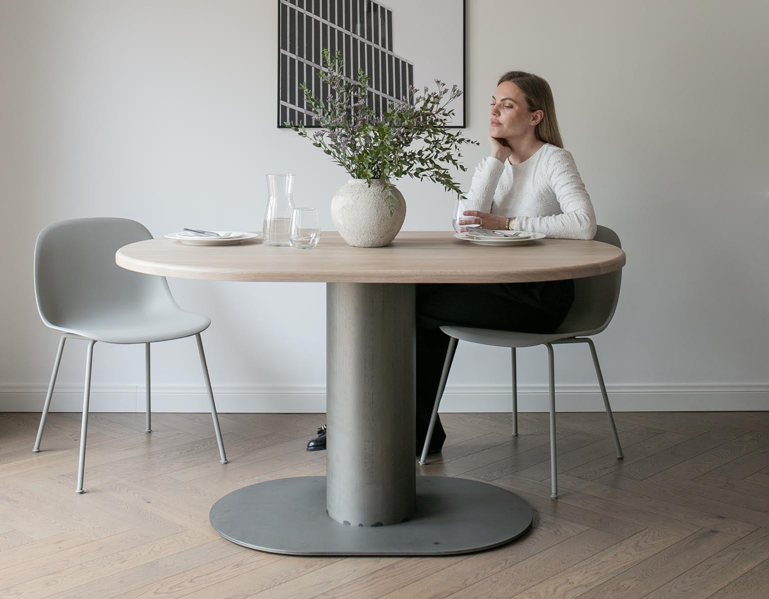 LOFT Decora: Stół owalny na cokole TOLI