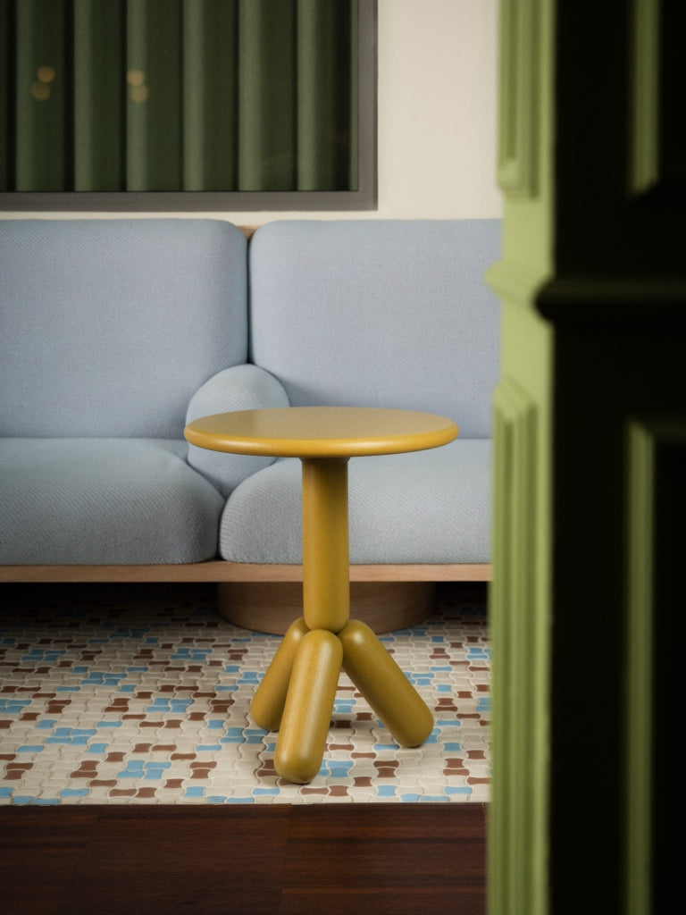 LOFT Decora: Stolik pomocniczy drewniany, toczony MATER proj. Pawlak&Stawarski