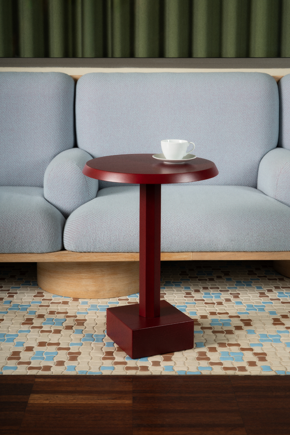 LOFT Decora: Stolik pomocniczy drewniany, toczony STORM proj. Pawlak&Stawarski