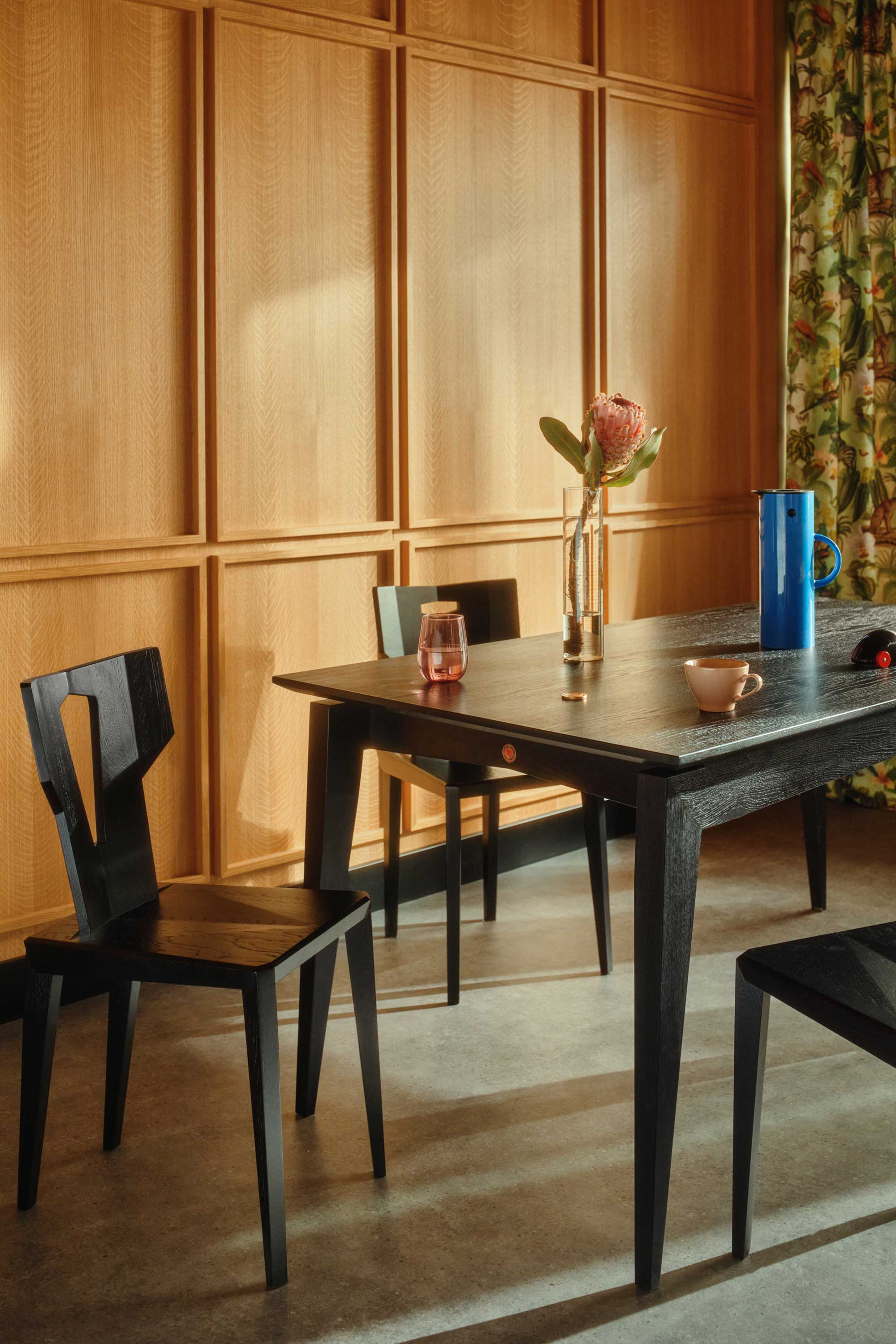 Wooden extendable table WIDEN x SWALLOW'S TAIL
