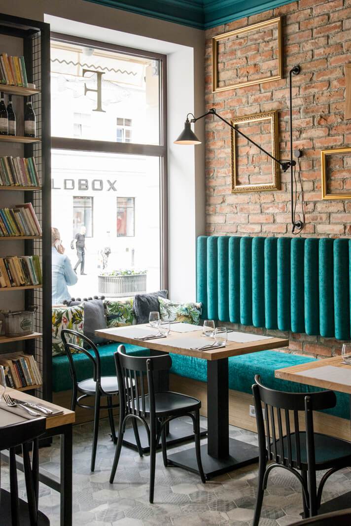 Wysokiej jakości stół restauracyjny