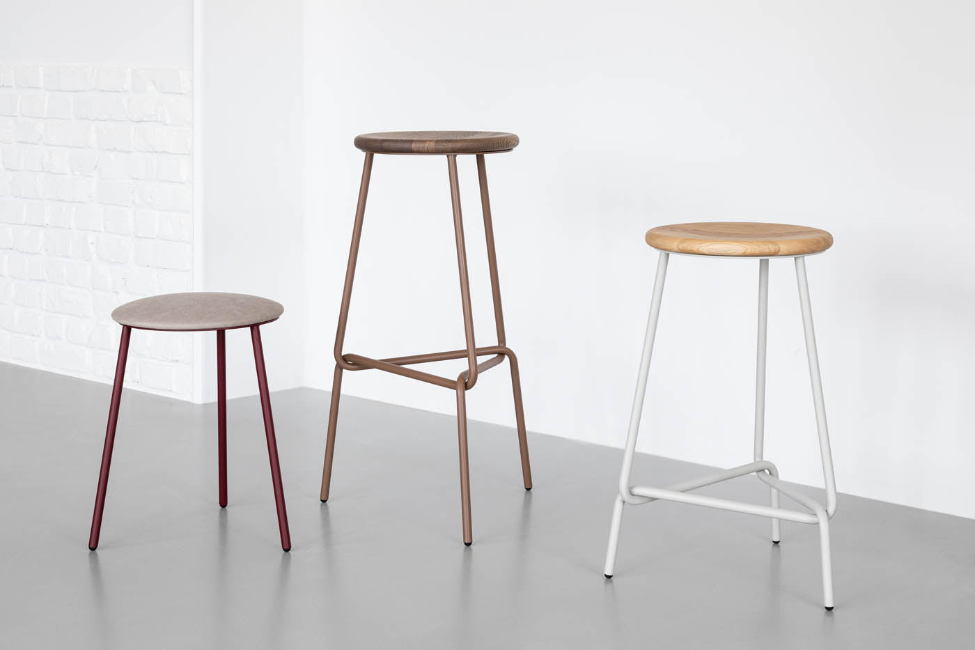 Hoker niski drewniany w stylu loftowym