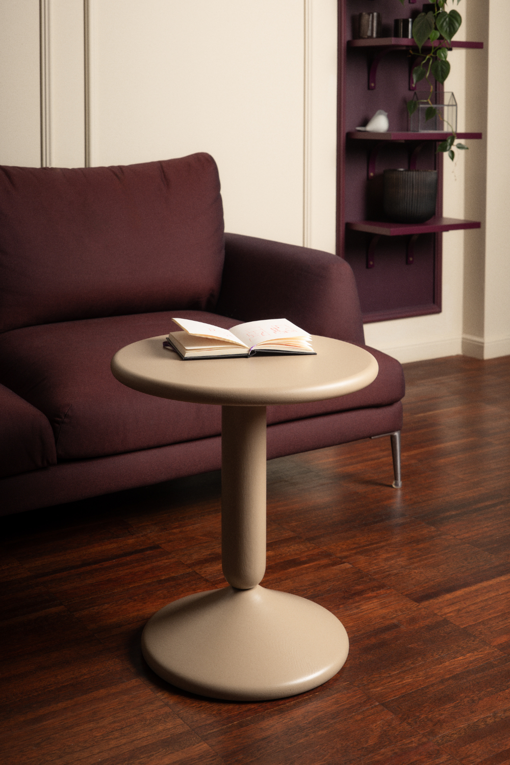 LOFT Decora: Stolik pomocniczy drewniany, toczony Luigi proj. Pawlak&Stawarski