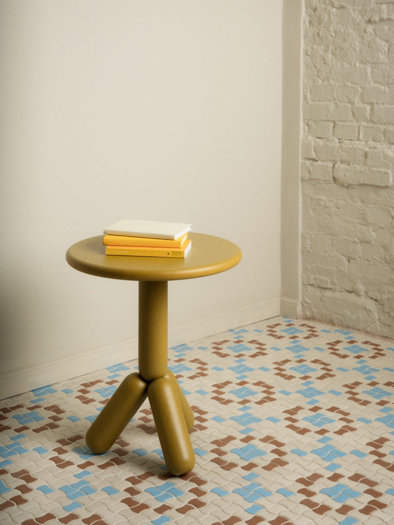 LOFT Decora: Stolik pomocniczy drewniany, toczony MATER proj. Pawlak&Stawarski